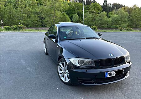 BMW 120 e82 Coupé Xenon Sportpaket & Sevice Neu