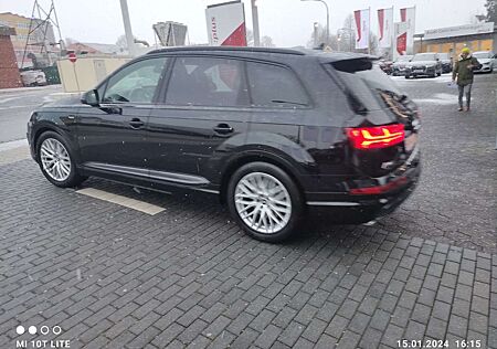 Audi SQ7 +4.0+TDI+quattro+tiptronic