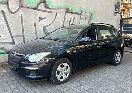 Hyundai i30 CW 1.4 Comfort Kombi *Klima+1.Hand+TÜV-NEU*