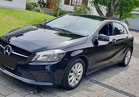 Mercedes-Benz A 180 BlueEFFICIENCY Edition Style