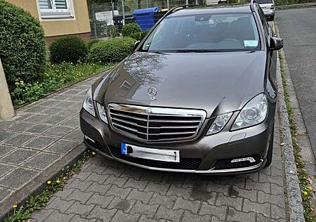 Mercedes-Benz E 220 T CDI DPF BlueEFFICIENCY Automatik