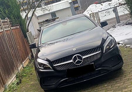 Mercedes-Benz A 180 7G-DCTAMG Line