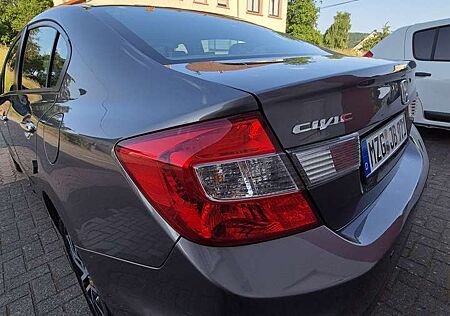 Honda Civic 1.8 i-VTEC Automatik Comfort