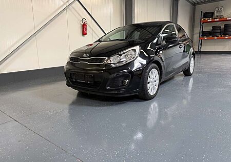 Kia Rio 1.4. (109 PS)EZ 12/2013/TÜV neu