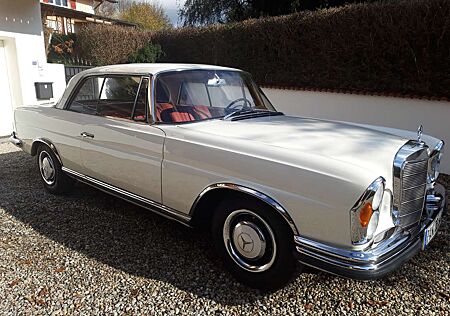 Mercedes-Benz 220 W 111 Coupe