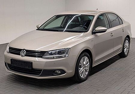 VW Jetta Volkswagen Navi/SHZ/PDC/Tempomat/16-LM