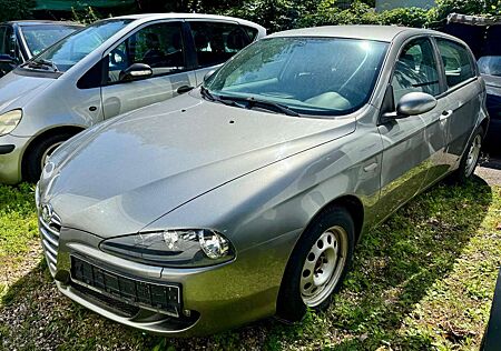 Alfa Romeo 147 147  5-Türer 1.6 Twin Spark I.Hand 50.000 KM Sitzheizung