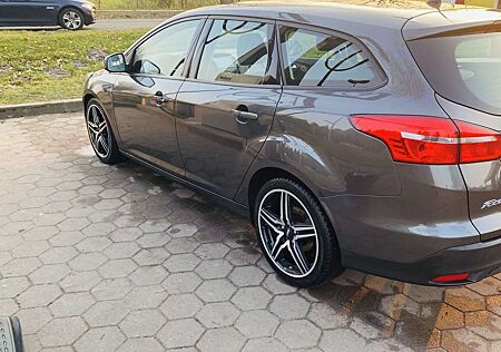 Ford Focus Turnier 1.5 TDCi DPF Start-Stopp-System Aut. Trend