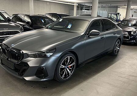 BMW i5 eDrive40 Sonderlackierung und 4 Jahre Garantie