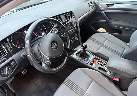 VW Golf Volkswagen 1.6 TDI BlueMotion Technology Allstar
