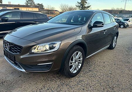 Volvo V60 CC Momentum AWD, Autom.sehr gepflegt