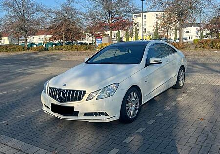 Mercedes-Benz E 200 CGI Coupe BlueEFFICIENCY Automatik Avantgarde