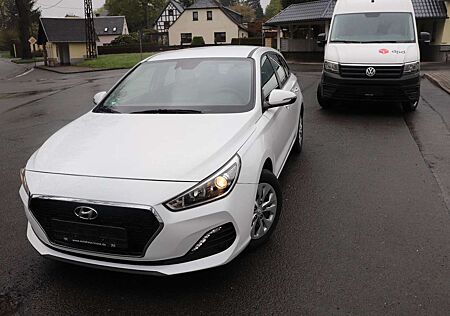 Hyundai i30 cw Kombi Select Spur ACC netto 8395€