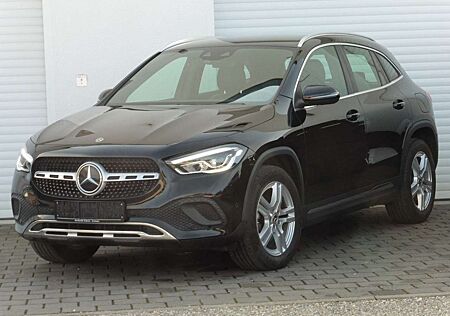 Mercedes-Benz GLA 200 d DCT WIDE LED Navi Kamera 18" 1-Hand