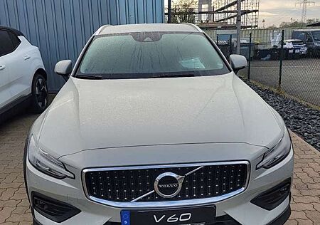 Volvo V60 Cross Country Pro AWD