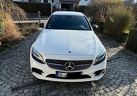 Mercedes-Benz C 180 9G-TRONIC AMG Line , Digitales Tacho, 19 Zoll AMG