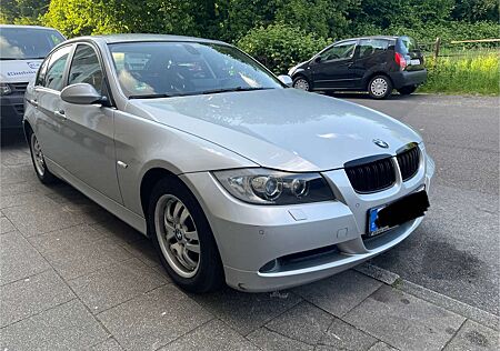 BMW 318i 318 E90 Automatik Rückfahrtkamera Carplay