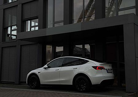 Tesla Model Y Long Range Dual Motor AWD 20 Zoll Felgen