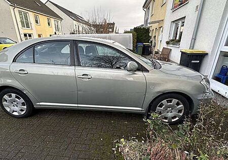 Toyota Avensis 1.8 linea sol