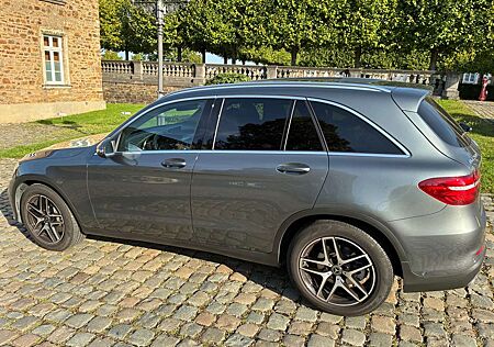 Mercedes-Benz GLC 250 4Matic 9G-TRONIC AMG Line AHK Rückfahrk