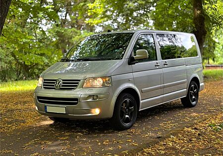 VW T5 Multivan Volkswagen 2.5TDI 174PS