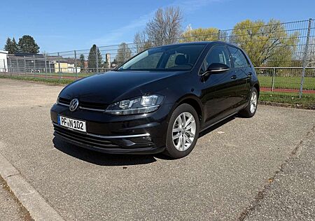 VW Golf Volkswagen 1.6 TDI SCR Comfortline