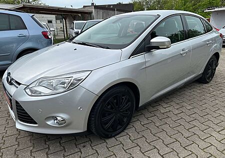 Ford Focus Titanium TOP AUSSTATTUNG TÜV NEU