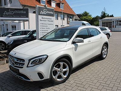 Mercedes-Benz GLA 180 Urban-Navi-Panoramadach-PDC