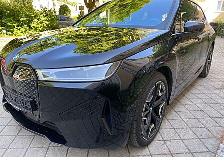 BMW iX 50 xDrive Integral Lenkung, AC Laden NP:137 t