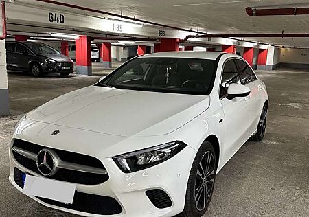 Mercedes-Benz A 250 e 8G-DCT Progressive