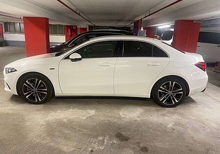 Mercedes-Benz A 250 e 8G-DCT Progressive