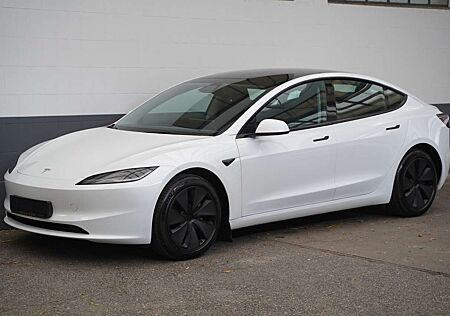 Tesla Model 3 Long Range AWD *Highland*Mwst. ausweisbar*