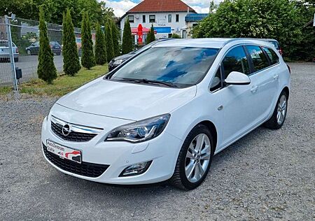 Opel Astra J Sports Tourer Innovation / Garantie