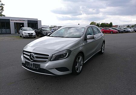 Mercedes-Benz A 200 *XENON*Sportsitze*NAVI*Sitzhg*Parkassistent*