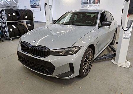 BMW 330 e LIMOUSINE M SPORT/SHADOW/H&K/eGSD/M-SITZE