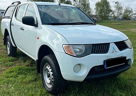 Mitsubishi L200 Invite Doppelkabine 4WD
