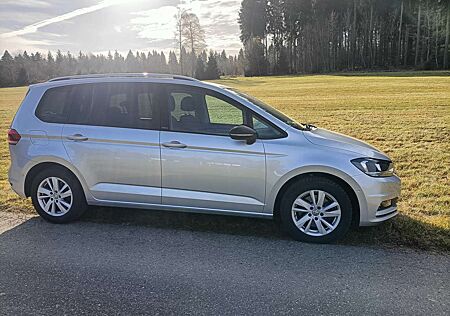 VW Touran Volkswagen 2.0 TDI SCR DSG IQ.DRIVE