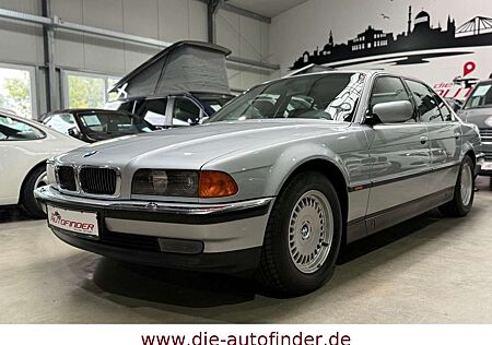 BMW 750 i Xenon,Leder,Schiebedach,Rostfrei,ORIG.KM