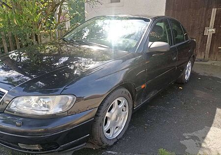 Opel Omega Omega 2.2 Edition 2000
