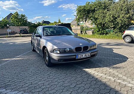 BMW 523i 523