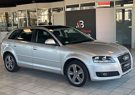 Audi A3 Sportback 1.6 Attraction · Navi · PDC · Pano