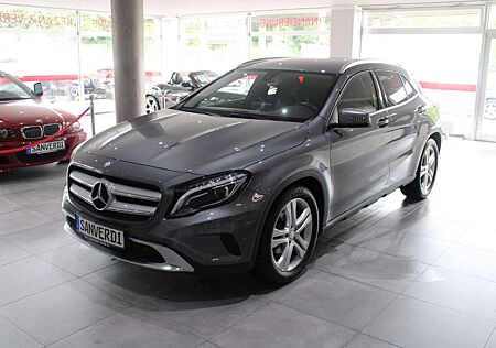 Mercedes-Benz GLA 200 URBAN SPORTPAKET LEDER NAVI XENON EURO 6