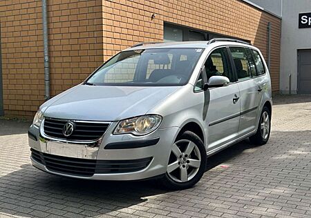 VW Touran Volkswagen Conceptline/PDC/TEMPOMAT/PDC/KLIMAAUTO///