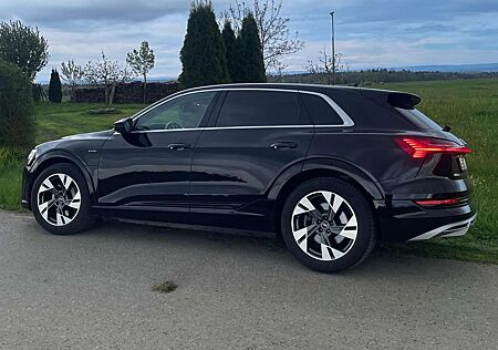 Audi e-tron 50 quattro S line