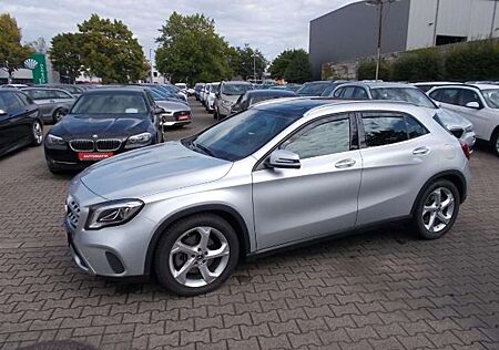Mercedes-Benz CLA 220 4Matic, Navi PanoSD Allwetter ParkAss.