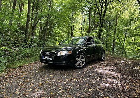 Audi A4 Avant 2.0 T FSI S Line. TÜV NEU