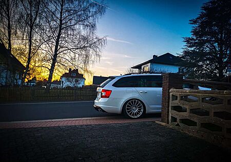 Skoda Octavia Combi 2.0 TSI DSG RS