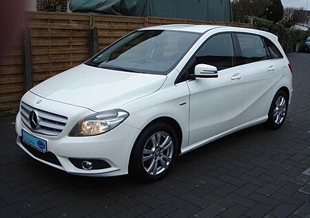 Mercedes-Benz B 180 EDITION-WHITE+NAVI+R-CAM+ALU+TOP