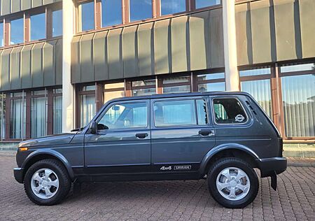 Lada Taiga Urban 4x4 5 Türig-Nur 33 Tkm-AHK-SHZ-Euro 6 !