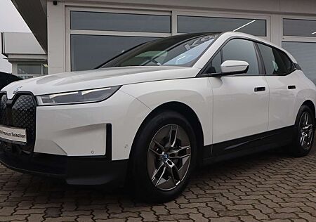 BMW iX xDrive50 B&W/DAB/Aktivlenkung/AHK/Laser/Luft